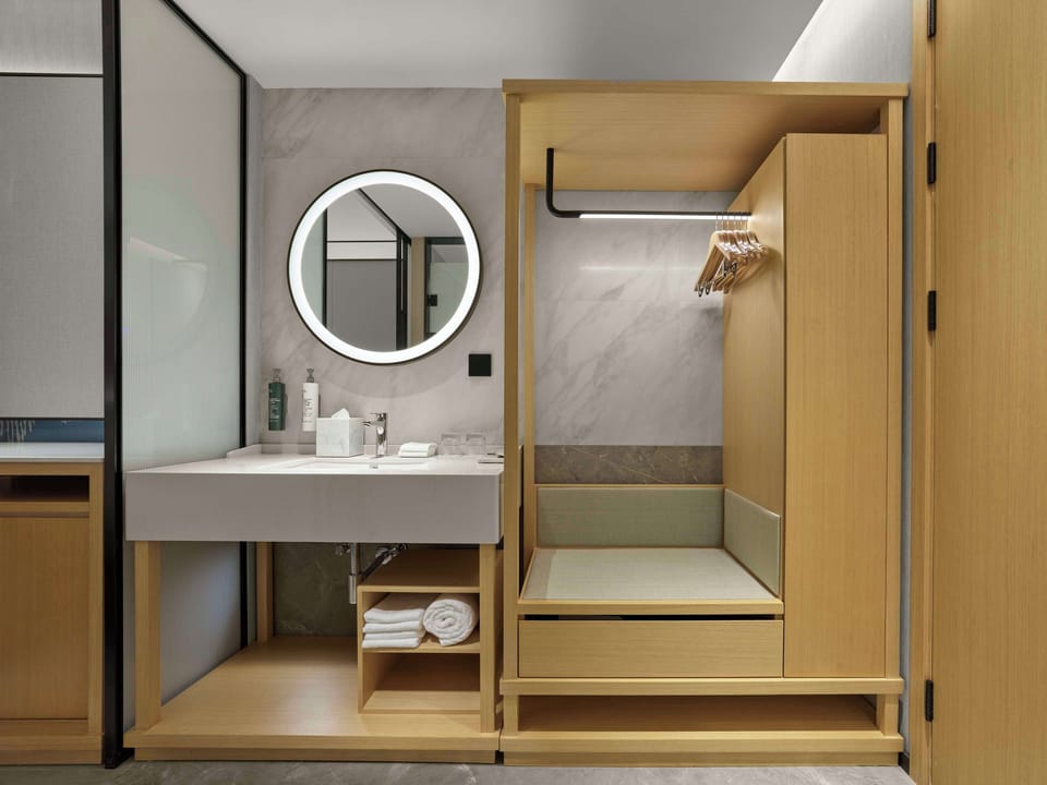 Room, 2 Twin Beds | Bathroom | Free toiletries, hair dryer