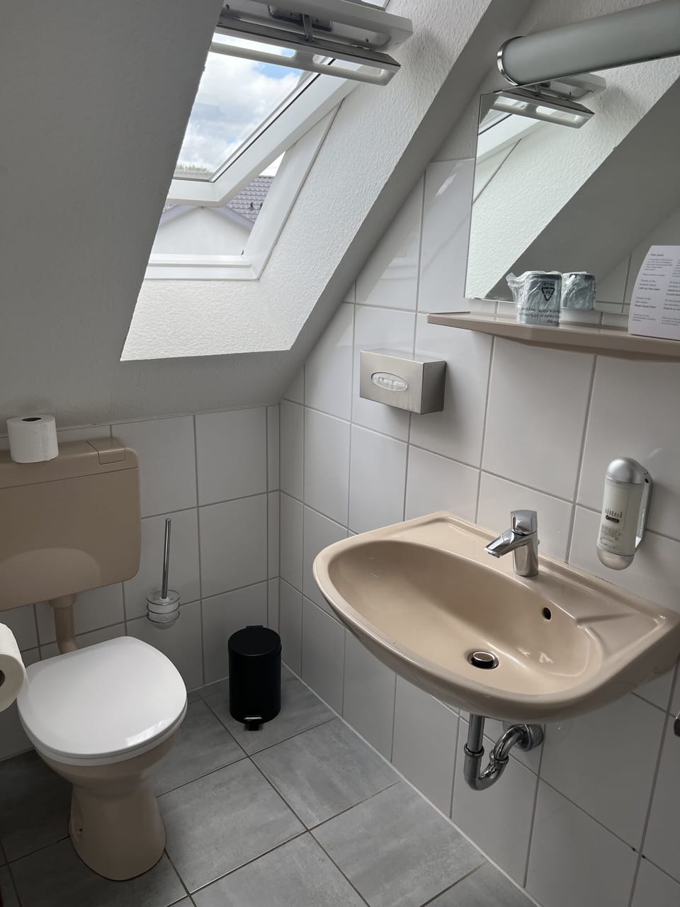 Single Room | Bathroom | Shower, hair dryer, towels, soap