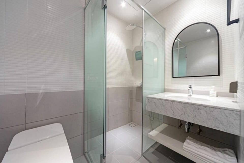 Standard Room | Bathroom | Free toiletries, hair dryer, bathrobes, slippers