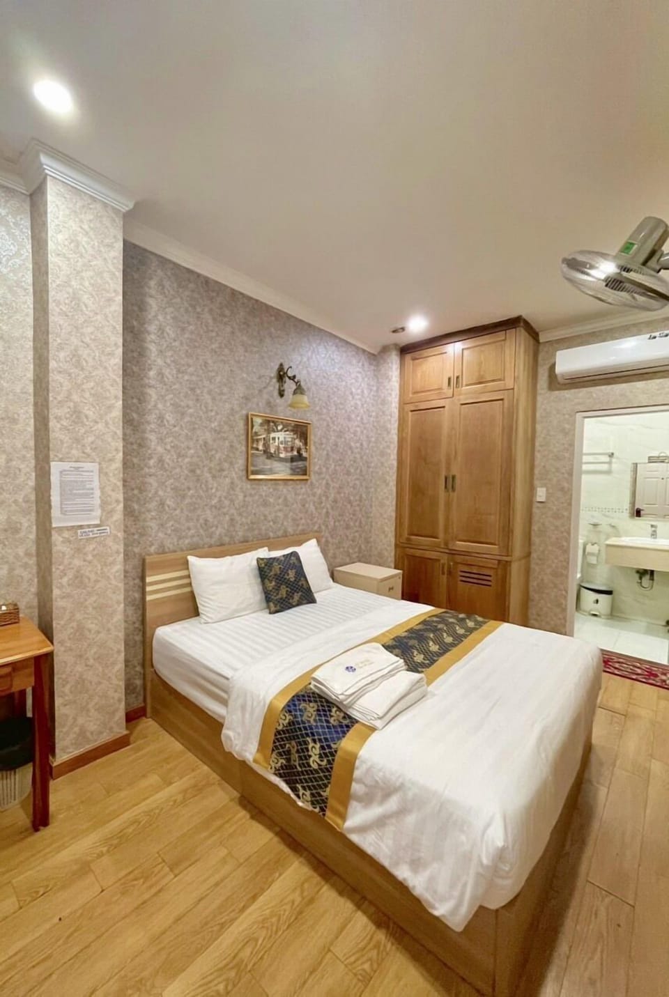 Standard Double Room | Desk, soundproofing, iron/ironing board, free WiFi