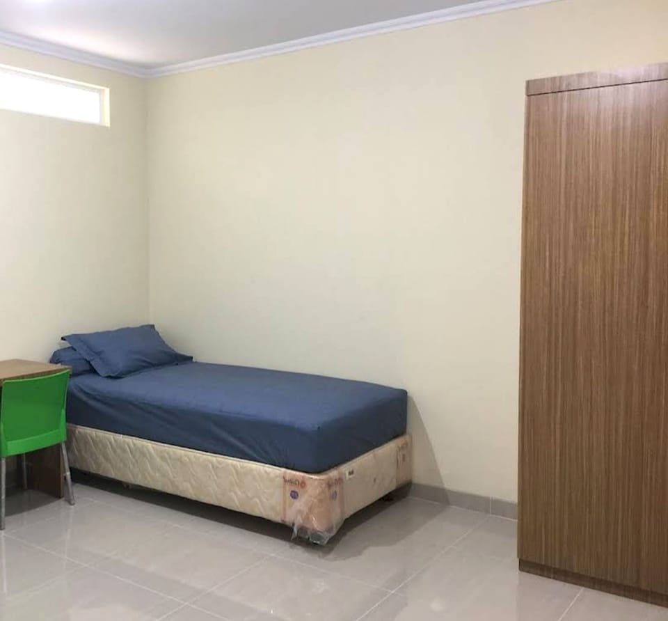 Standard Single Room | Laptop workspace, WiFi (free), bed sheets