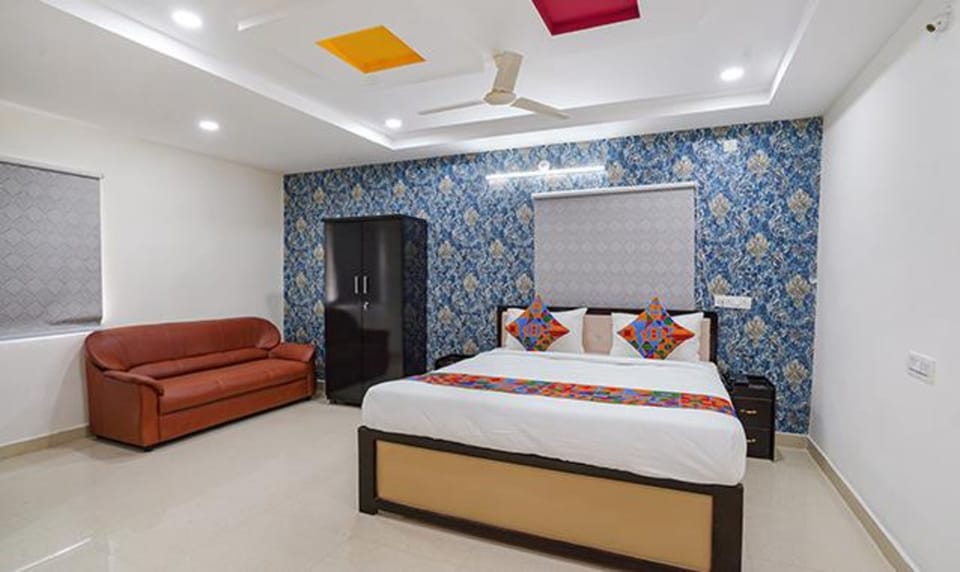 Egyptian cotton sheets, premium bedding, in-room safe, WiFi (free)