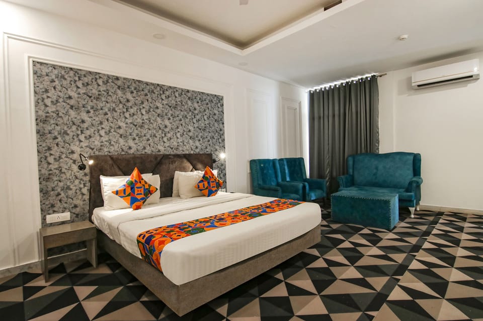 Luxury Suite | Egyptian cotton sheets, premium bedding, in-room safe, desk