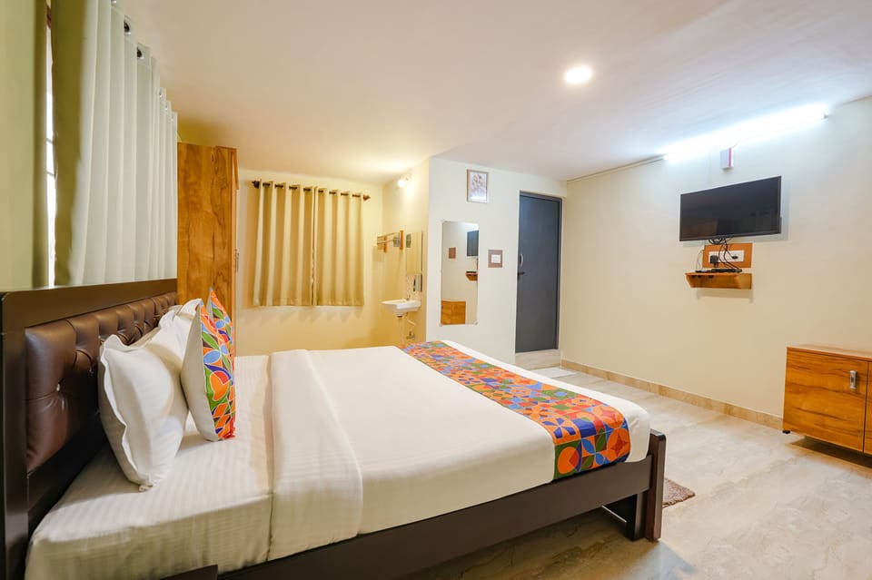 Egyptian cotton sheets, premium bedding, in-room safe, free WiFi