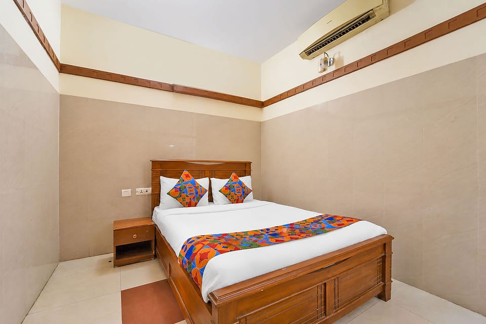 Deluxe Room | Egyptian cotton sheets, premium bedding, in-room safe, desk