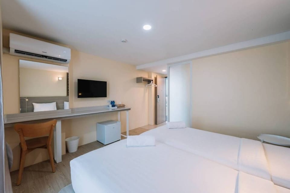 Standard Twin Room | Desk, soundproofing, free WiFi