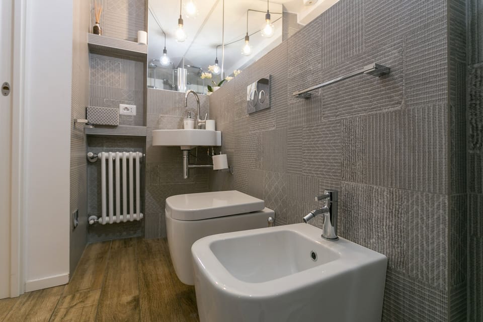 Club Apartment | Bathroom | Shower, rainfall showerhead, hair dryer, bidet