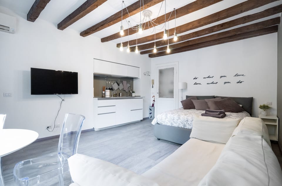 Deluxe Apartment | Living area | 50-inch TV with satellite channels
