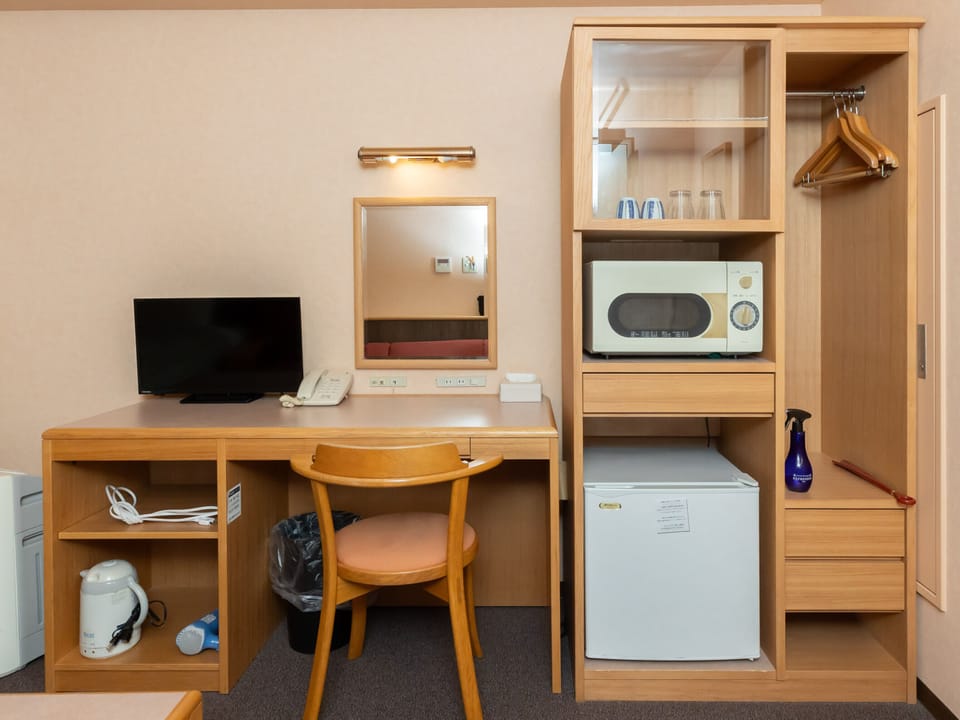 Single Room, Non Smoking (Semi Suite) | Desk, free WiFi, bed sheets