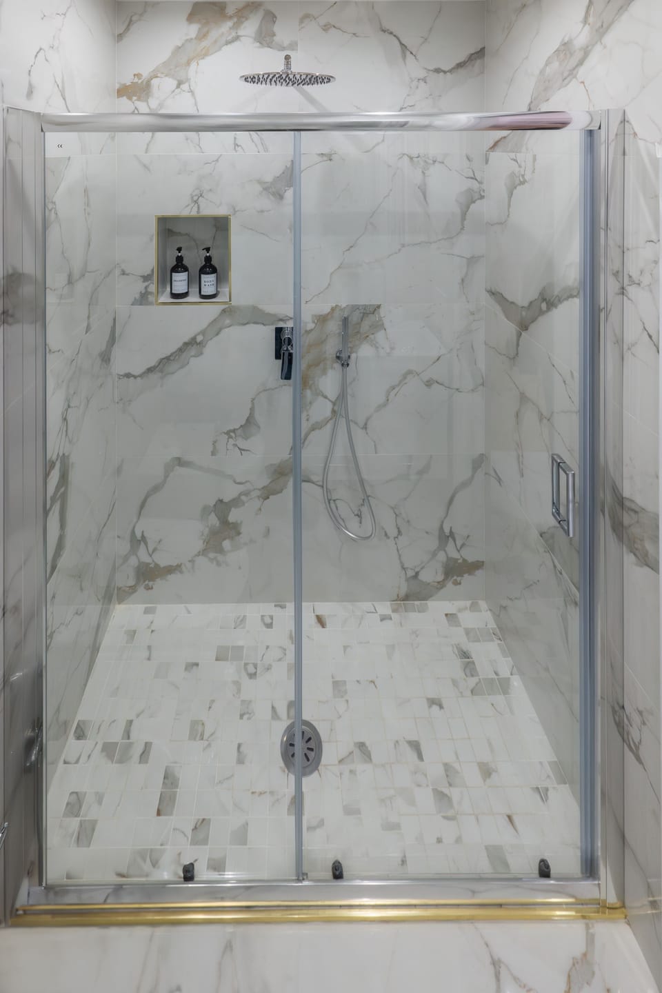 Superior Triple Room | Desk, blackout drapes, soundproofing, iron/ironing board