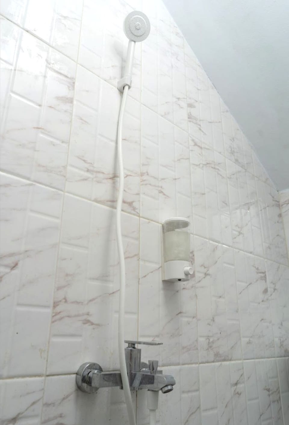 Standard Double Room | Bathroom | Shower, towels
