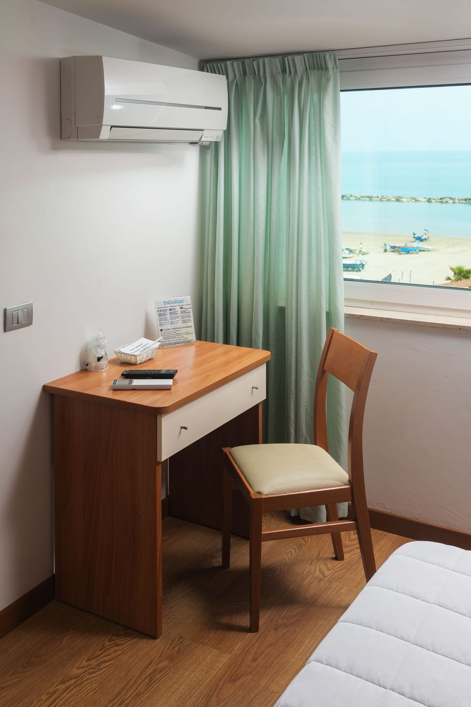 In-room safe, desk, WiFi (free), bed sheets