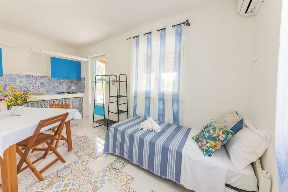 Comfort Condo | Minibar, desk, soundproofing, bed sheets