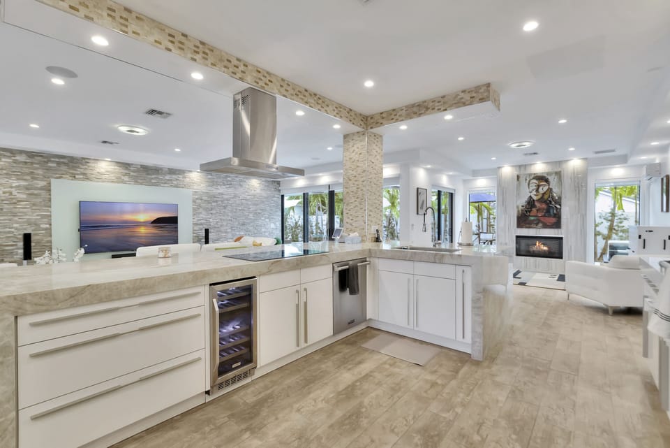 Family Villa | Private kitchen | Full-size fridge, microwave, oven, stovetop