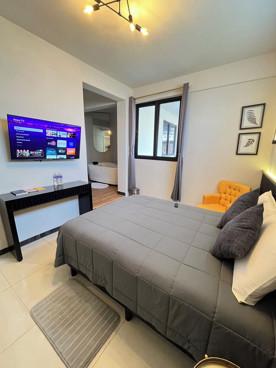Deluxe Room | Desk, laptop workspace, iron/ironing board (on request), WiFi (free)