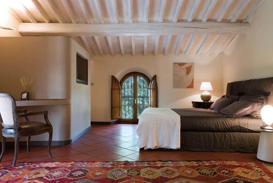 Suite | Premium bedding, minibar, desk, soundproofing