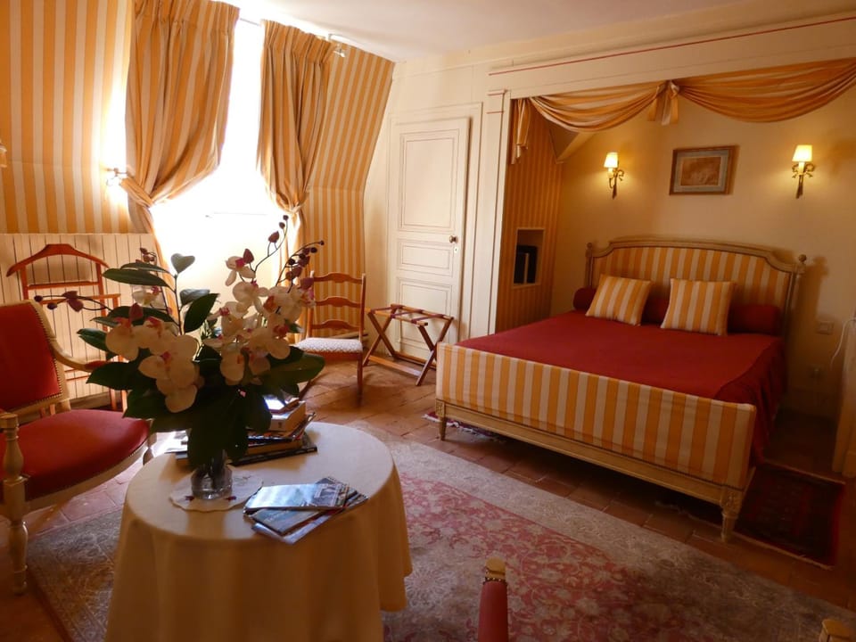 Premium bedding, desk, soundproofing, iron/ironing board