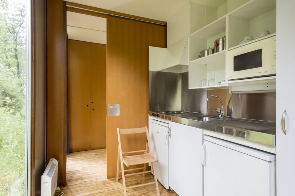 Fridge, microwave, stovetop, cookware/dishes/utensils