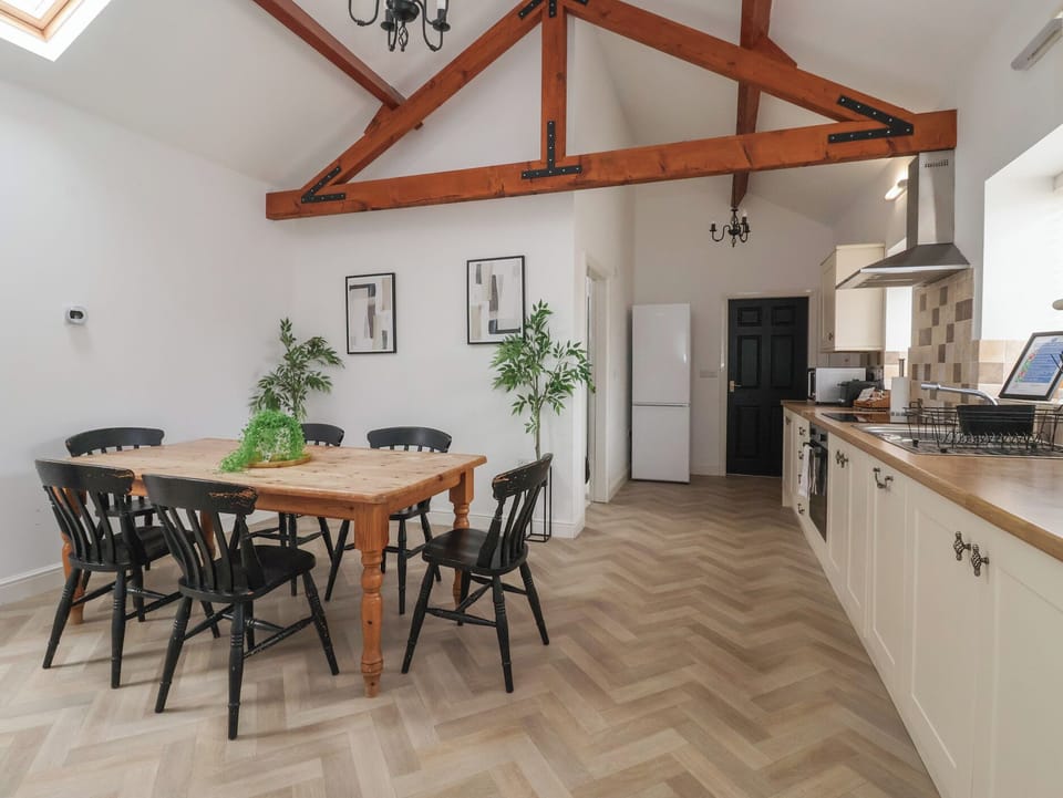 Cottage | Dining