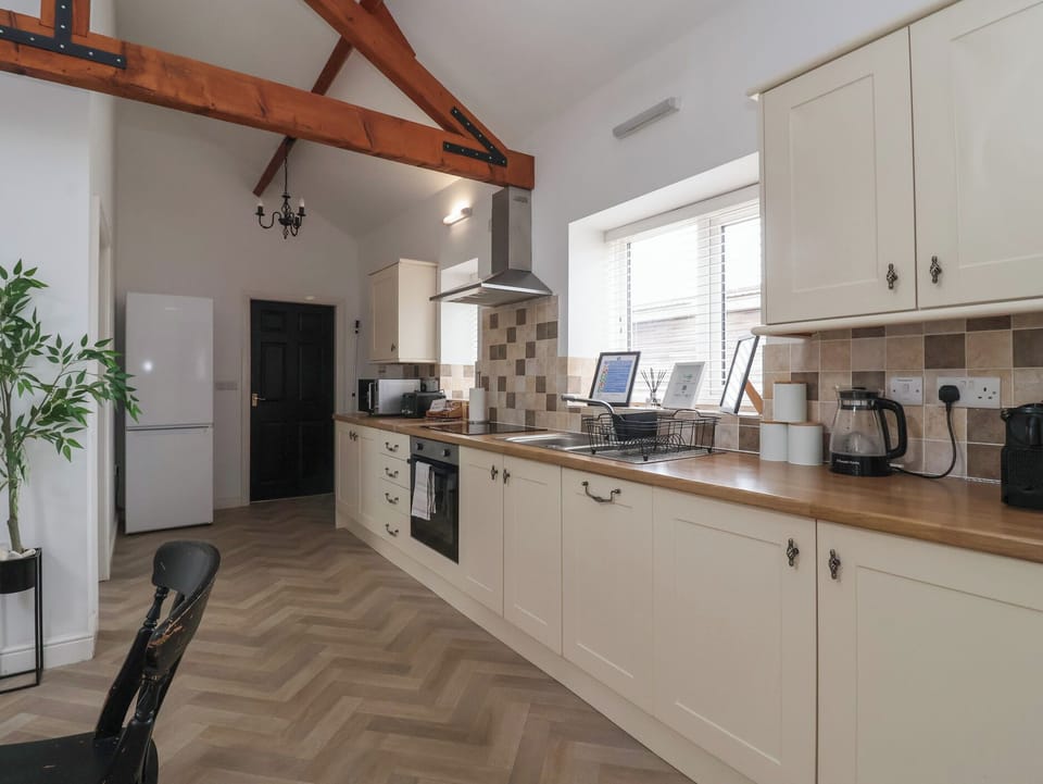 Cottage | Private kitchen | Fridge, dishwasher, electric kettle, toaster