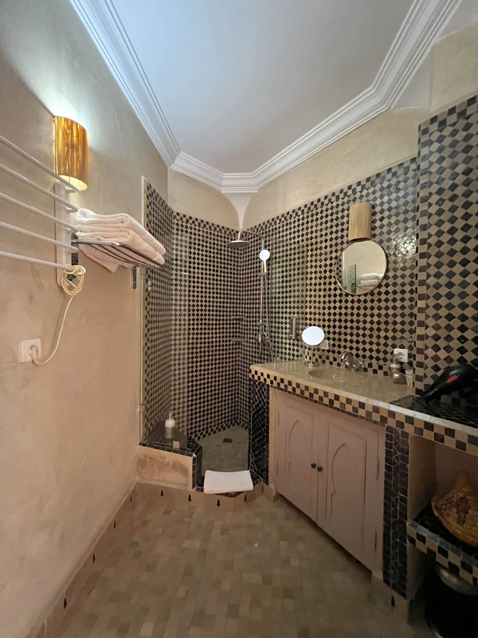 Deluxe Double or Twin Room, Refrigerator, Courtyard Area | Bathroom | Shower, free toiletries, hair dryer, towels