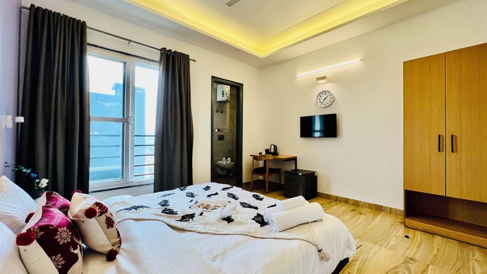 Deluxe Room | Premium bedding, down comforters, in-room safe, individually decorated