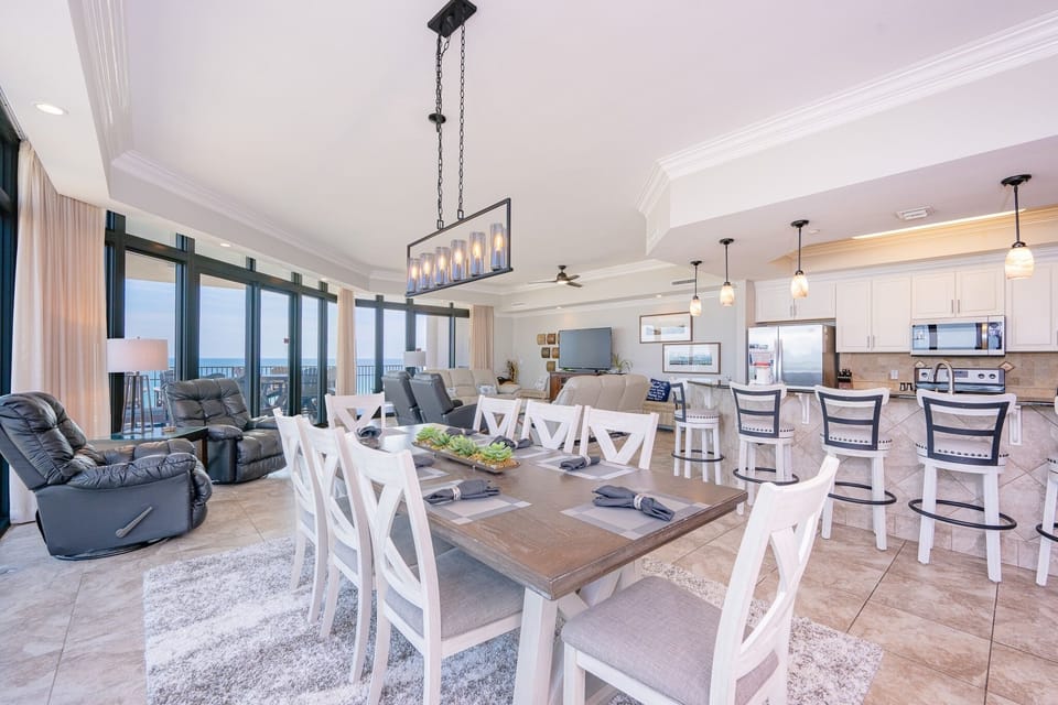 Condo, 4 Bedrooms | Dining