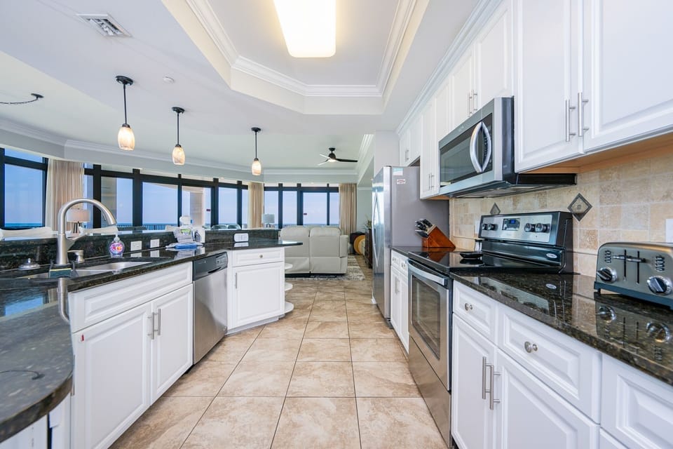 Condo, 4 Bedrooms | Private kitchen | Coffee/tea maker, fridge, oven