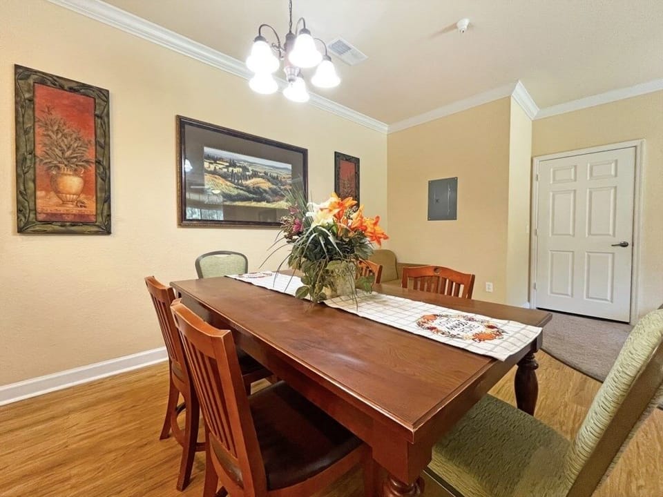 Condo, 2 Bedrooms | Dining