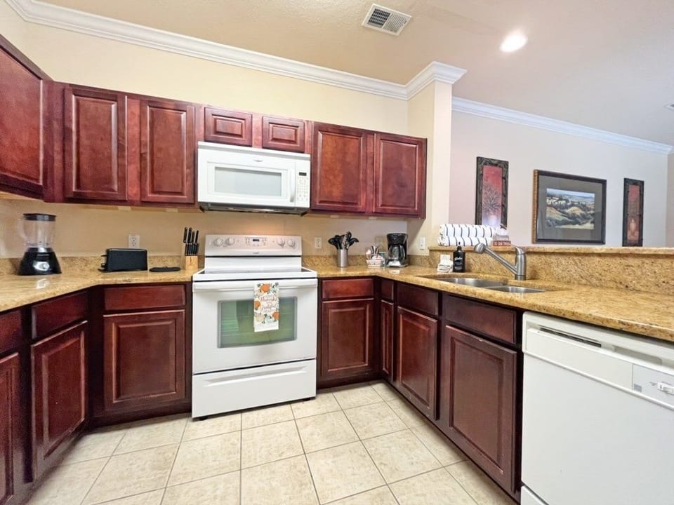 Condo, 2 Bedrooms | Private kitchen