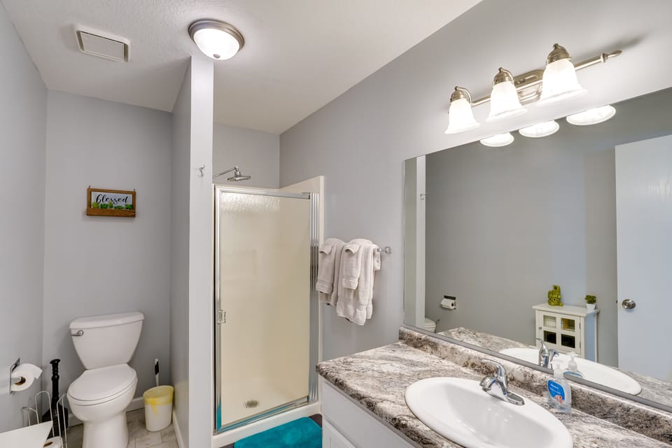 Waterfront Gem w/ Double-wide Balcony & Sunsets Apartment in Osage Beach