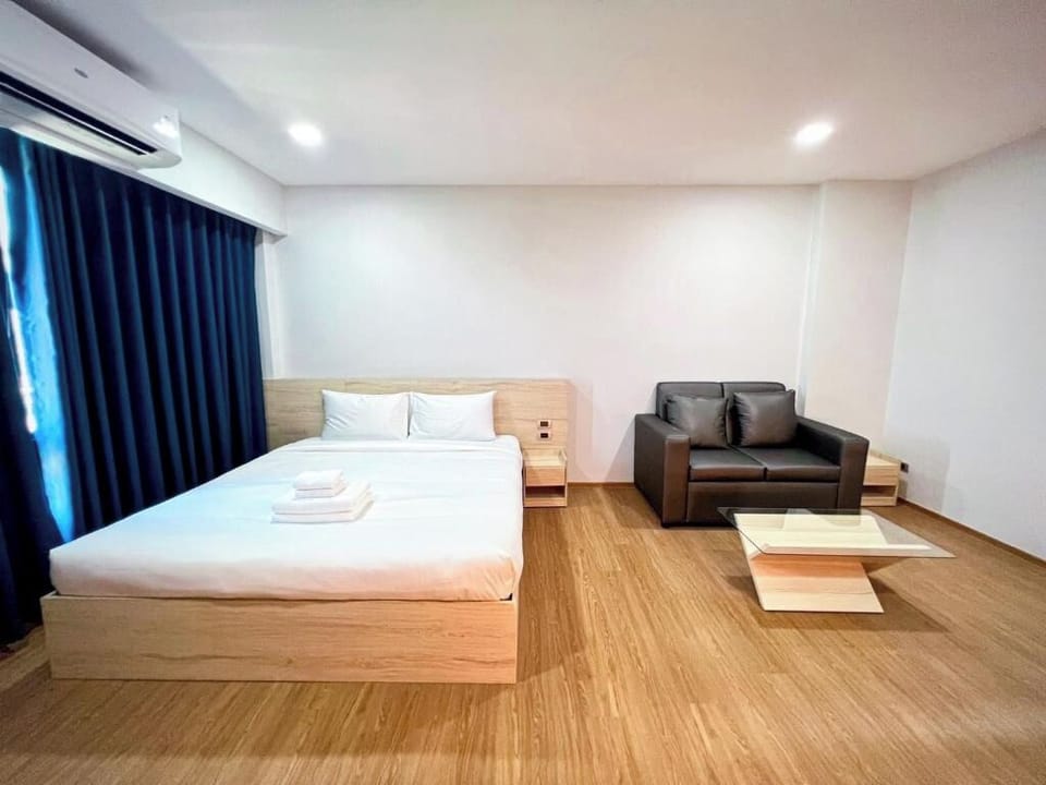 Superior Room | 1 bedroom, individually decorated, laptop workspace, blackout drapes