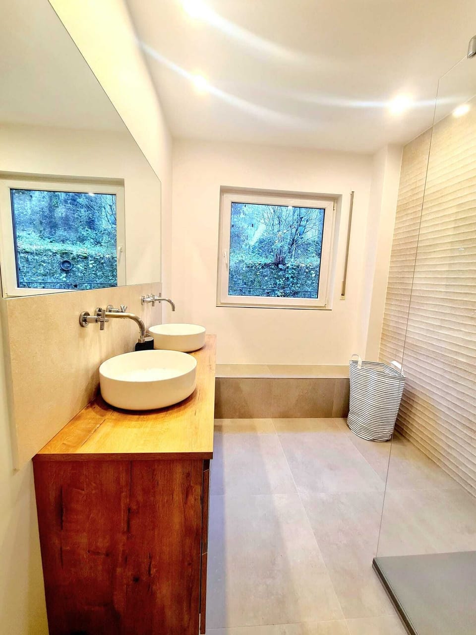 New Large 2 bedrooms with Parking Apartment in Luxembourg