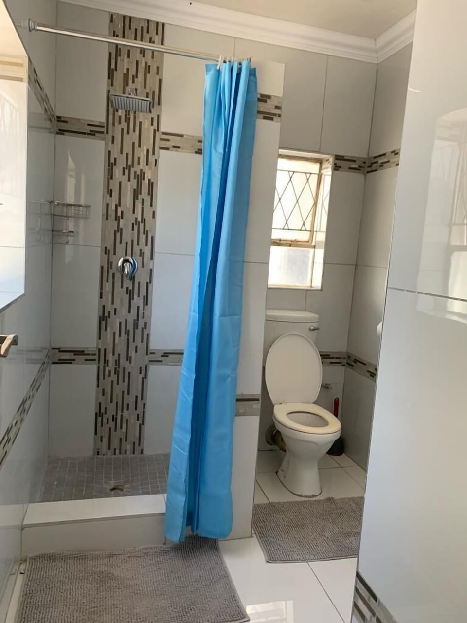 Deluxe Room, 3 Twin Beds, Balcony | Bathroom | Free toiletries, hair dryer, bidet