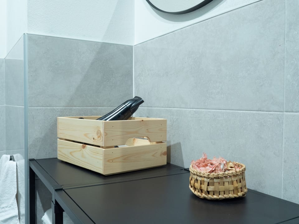 Twin Room | Bathroom | Shower, free toiletries, hair dryer, bathrobes