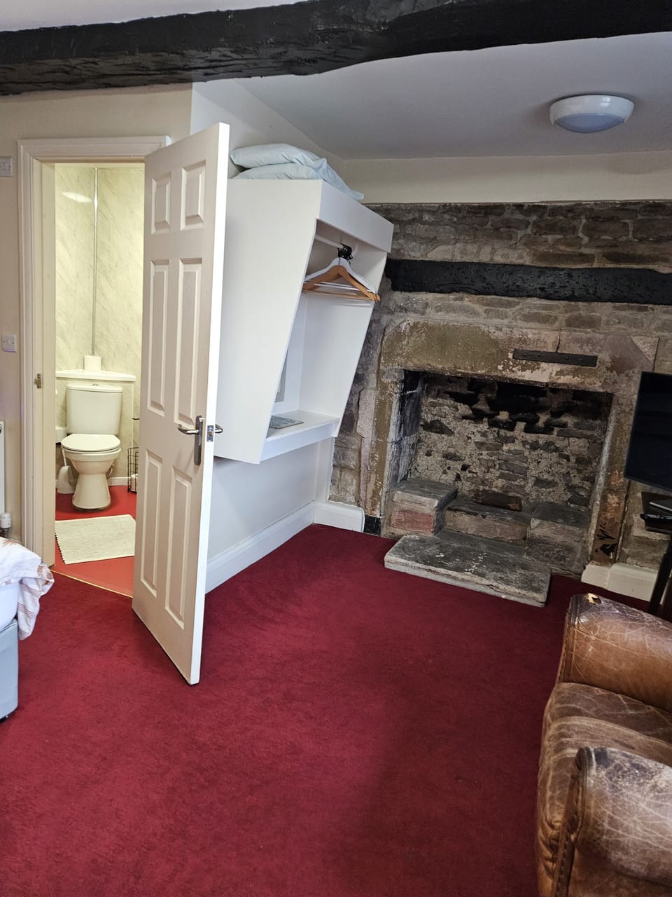Basic Double Room, 6 Bedrooms | Room amenity