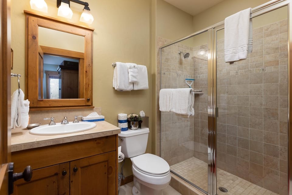 45 Thackwell Lane 4 Bedroom Townhouse by RedAwning House in Keystone