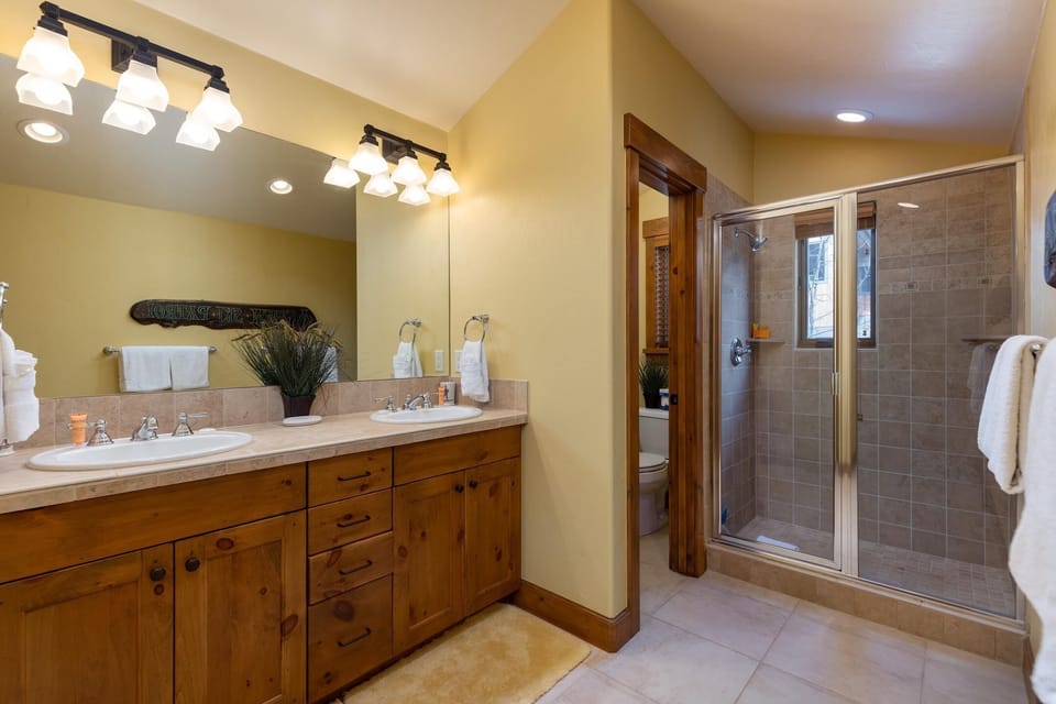 45 Thackwell Lane 4 Bedroom Townhouse by RedAwning House in Keystone