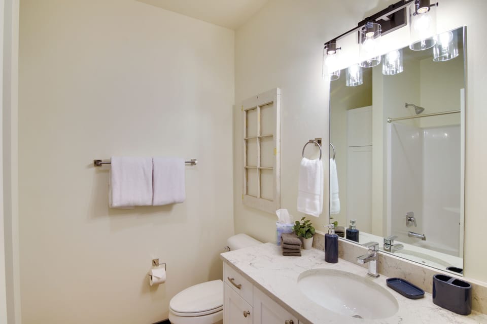 Pet-friendly Bozeman Home ~ 7 Mi to Downtown! Cottage in Montana