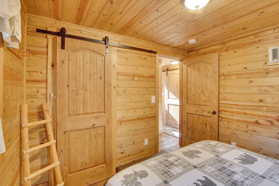 Cozy Easton Cabin on the Yakima River! Cottage in Roslyn
