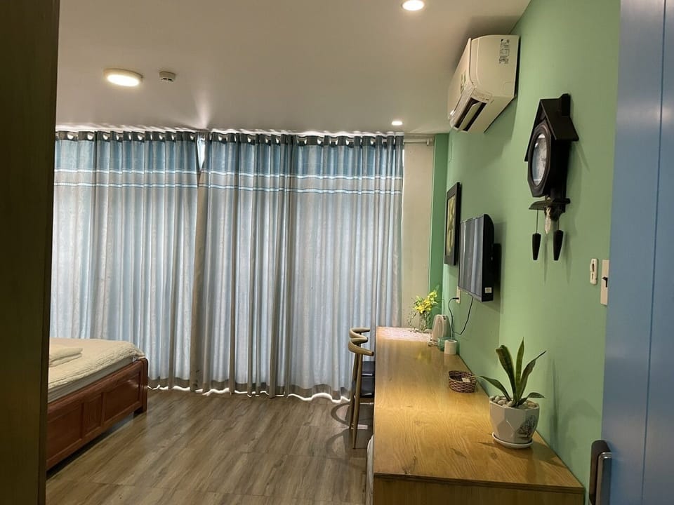 Deluxe Double Room Single Use | Individually decorated, individually furnished, desk, blackout drapes