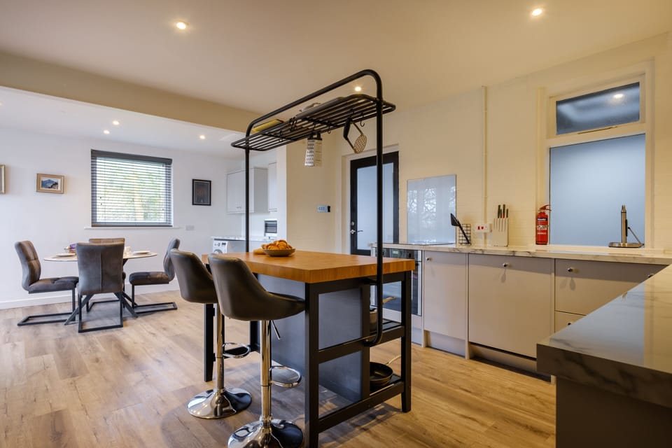 Fridge, dishwasher, electric kettle, toaster