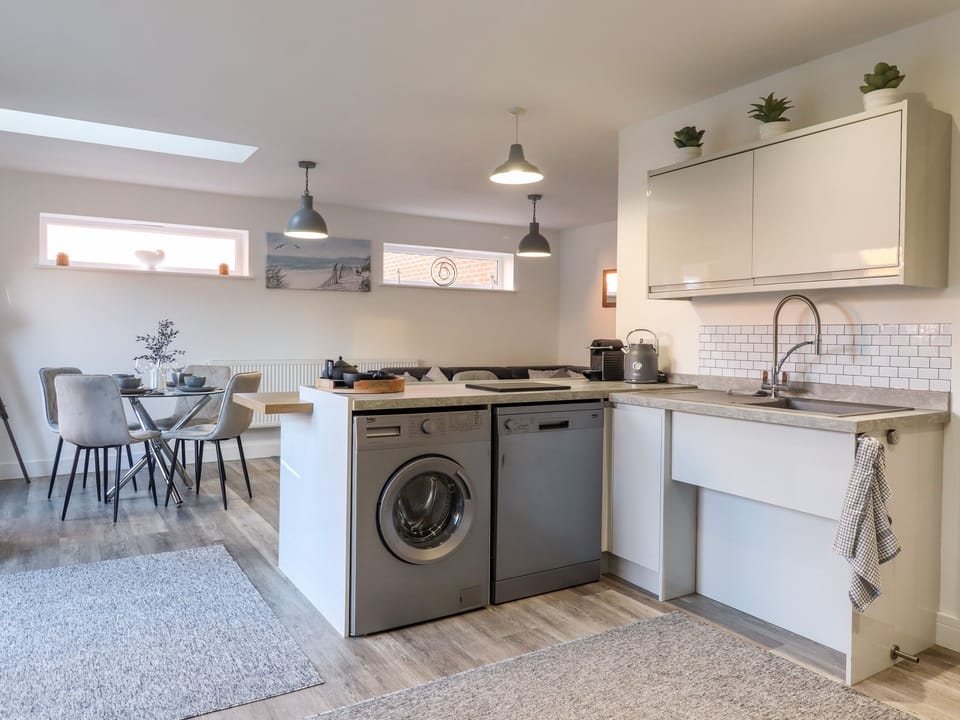 Cottage | Private kitchen | Fridge, dishwasher, electric kettle, toaster