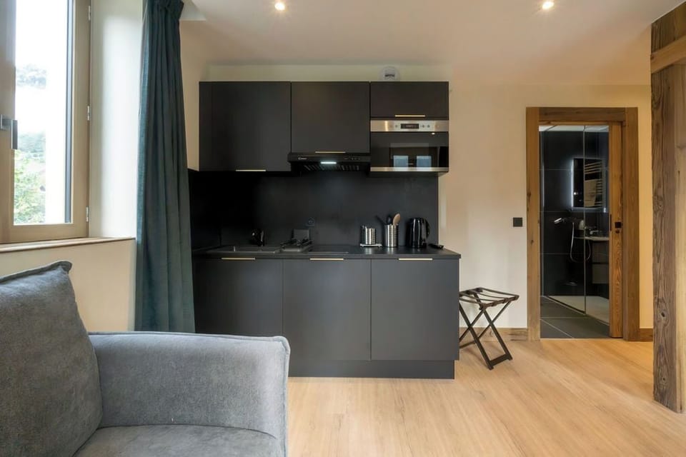 Family Room, Kitchenette | Private kitchenette