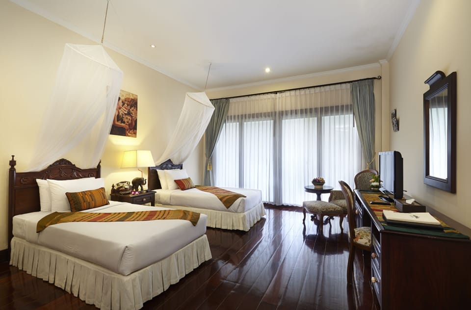 Junior Suite | Minibar, in-room safe, desk, soundproofing