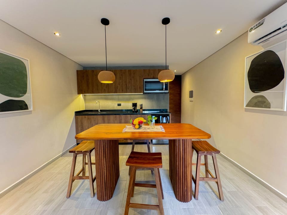 Deluxe Apartment | Private kitchen | Microwave, coffee/tea maker, blender, griddle