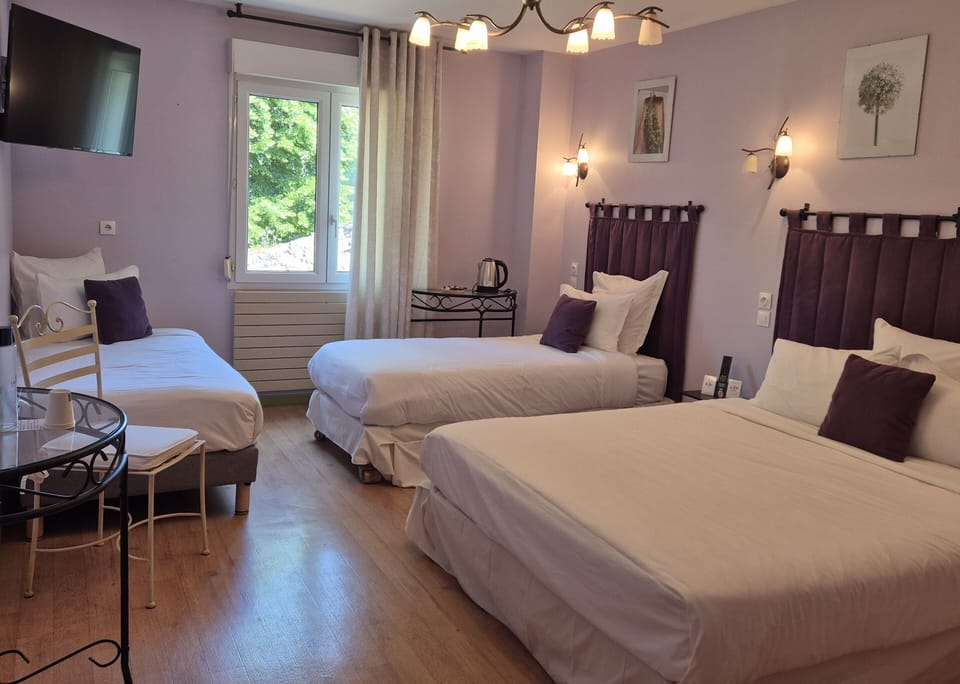 Standard Quadruple Room | Desk, WiFi (free)