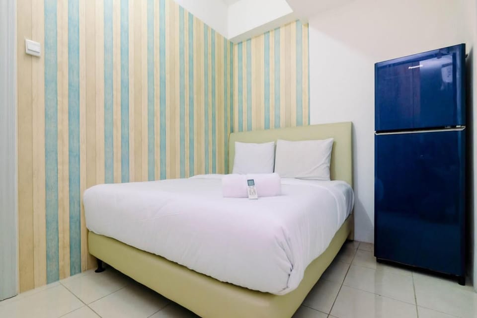 Standard Double Room | Desk, laptop workspace, bed sheets