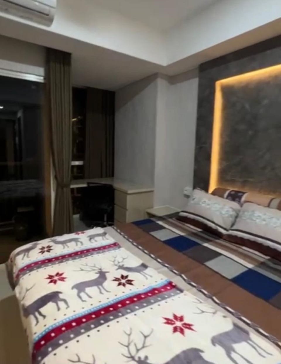 Deluxe Double Room | Desk, laptop workspace, bed sheets