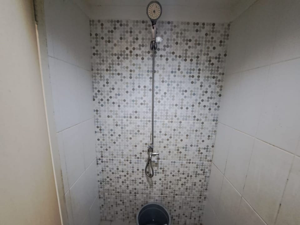 Deluxe Double Room | Bathroom | Shower, towels, soap